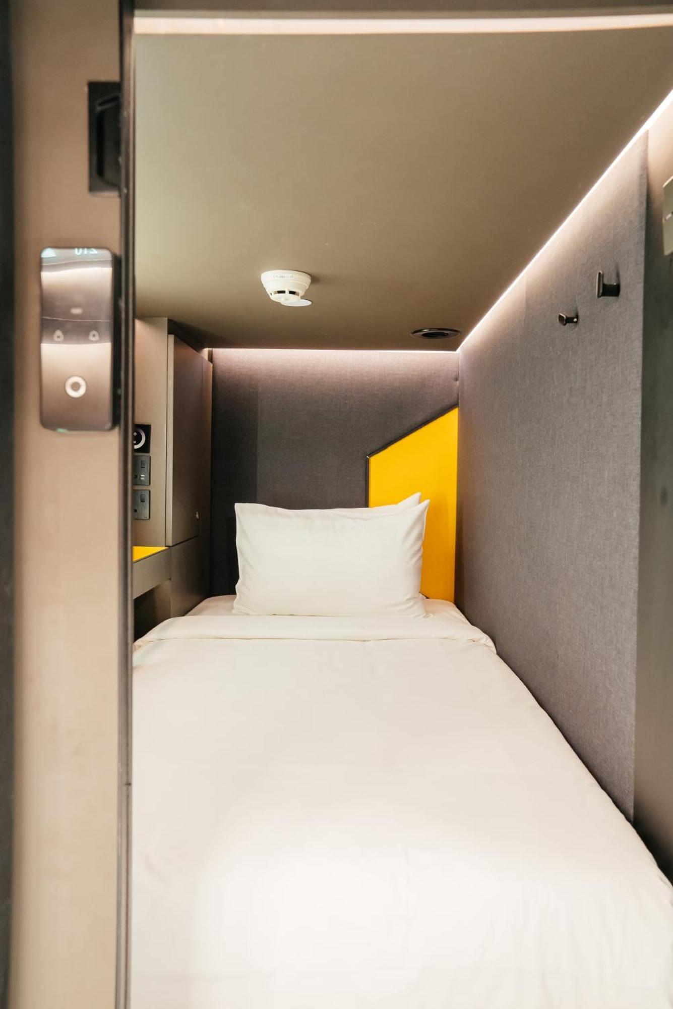 Capsuletransit Sleep Lounge Klia T1 Airport Hotel - Landside, Public Area At Lvl 5 Sepang Exterior photo